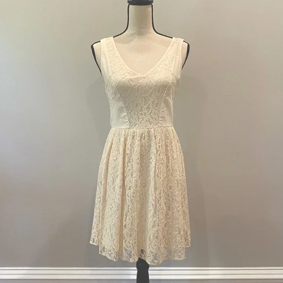 AE lace dress - Size 6
